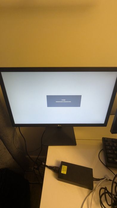 Монитор LG 22MK400A