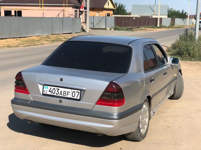 Mercedes-benz c 180  газ бензин