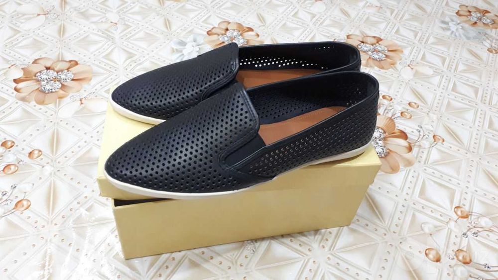 СРОЧНО ПРОДАЮТСЯ Кожаные женские мокасины фирмы Tory Burch