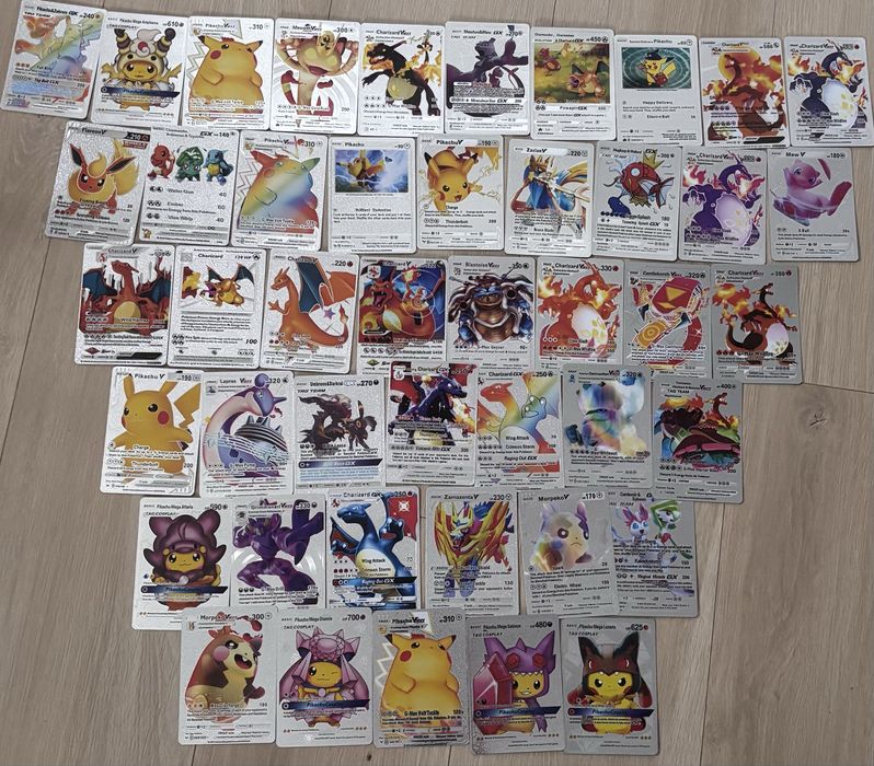 Carti pokemon + album + 2 carti speciale in jur de 300 de carti