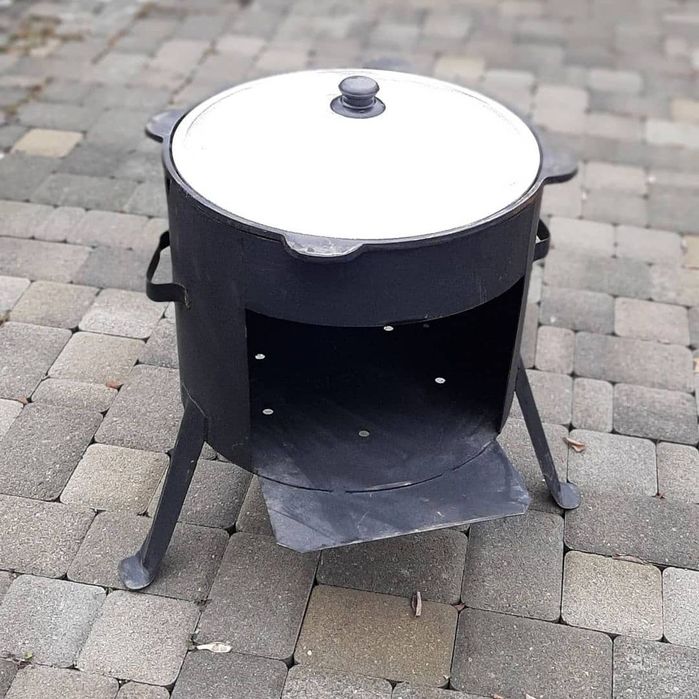 Чугунный казан и печь