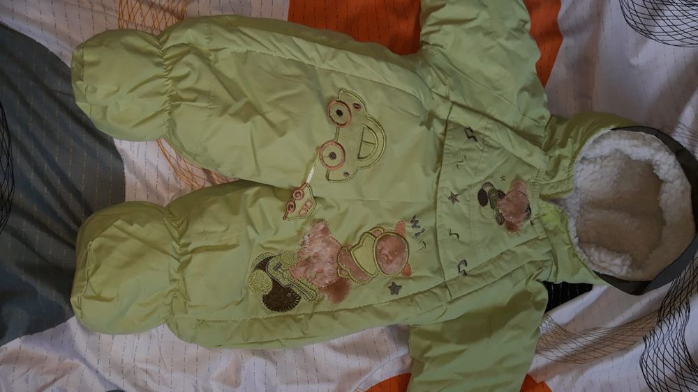 Combinezon cu blăniță pentru bebe