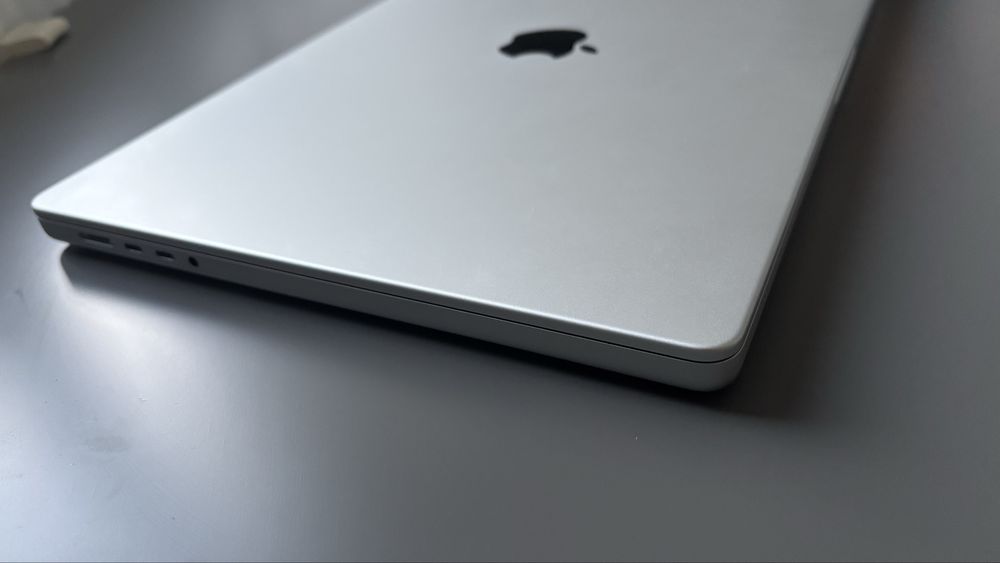 Laptop Apple MacBook Pro 16 M2 Max, 12 CPU 38 nuclee GPU, 32 GB, 1TB