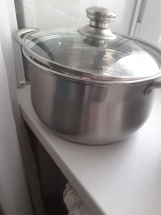Продам кастрюлю 6 литров 6000