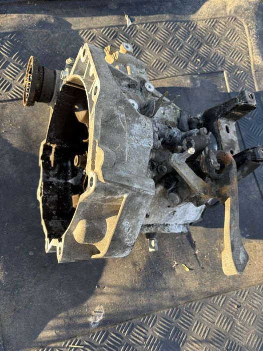 cutie JVS vw polo 9N  manuala 5trepte motor 1.2 benzina cod BZG