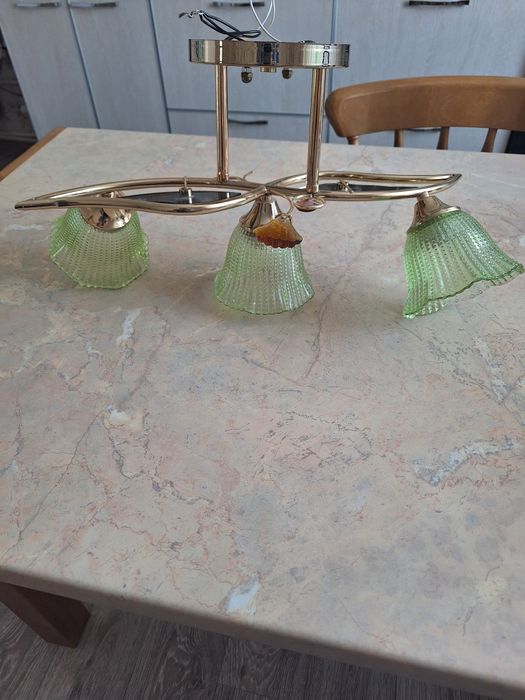 Продам  люстру, в хорошем состоянии.