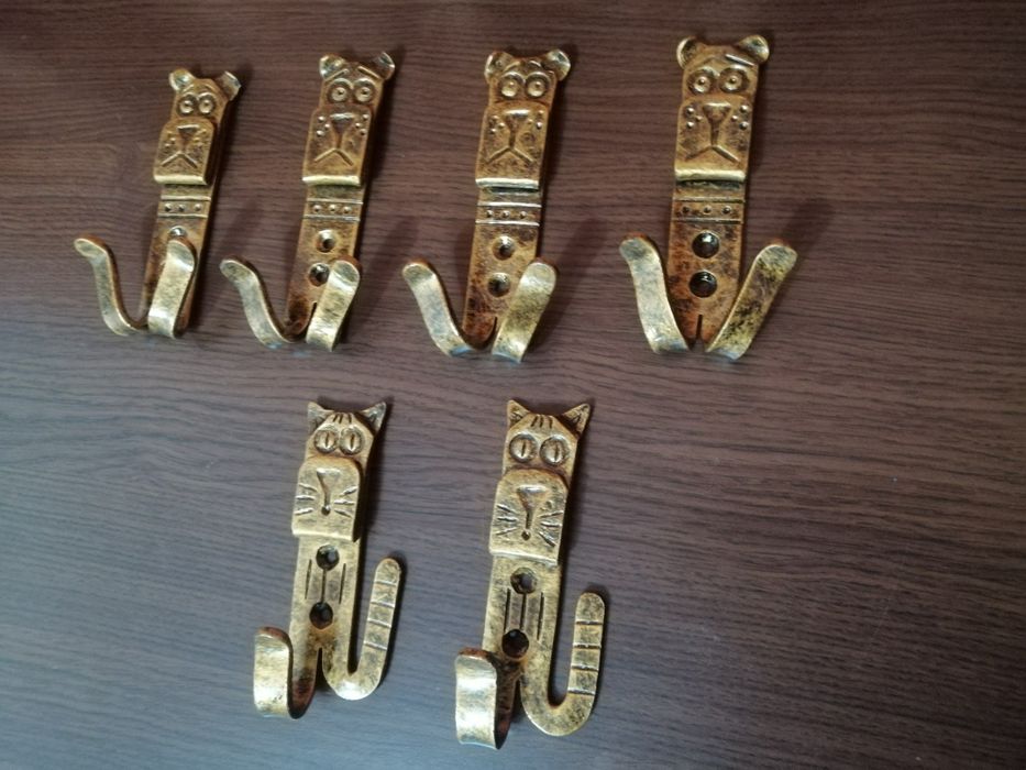 Крючки для прихожей