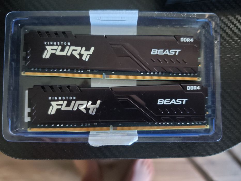 Memorie RAM 16gb kingstone fury