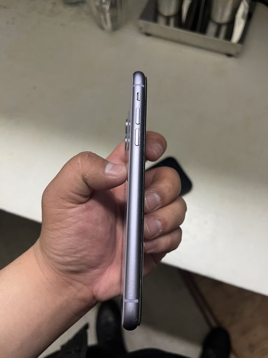 Продам iPhone 11 в хорошем состоянии