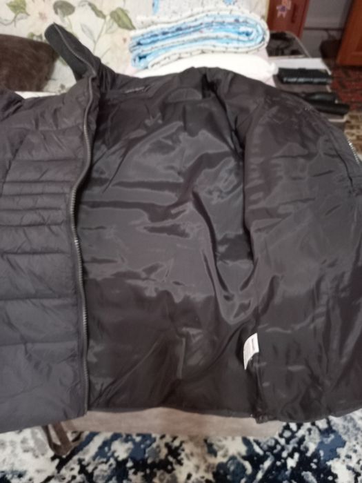 Фирменный   тёплый  пуховик