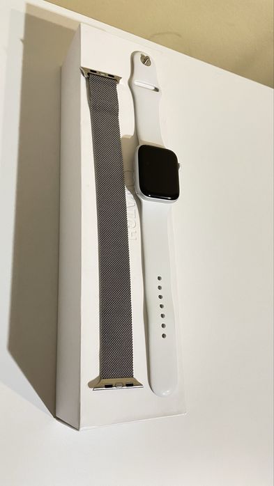 Apple Watch Series 4, 44mm, Silver