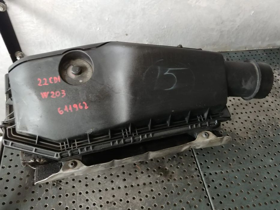 carcasa filtru aer   2.2 cdi mercedes c-class w203  a6110901601