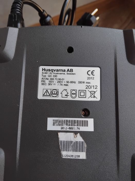 Incarcator Husqvarna QC 330 DEFECT