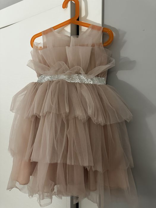 Нарядное платье для девочки 4–5 лет