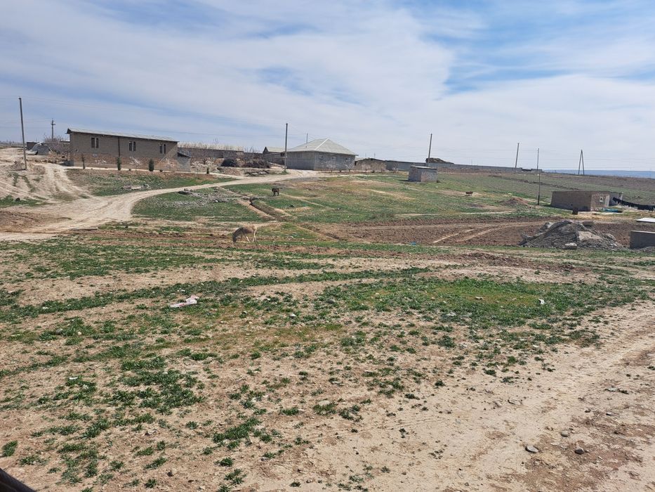 Yer uchastkasi turar joy uchun pasdagi lokatsiya taxminiy