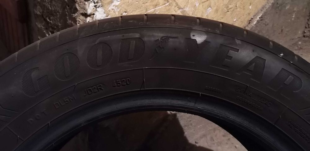 Продавам 2 броя летни гуми 215.60.16 на 1 сезон дот 2020 Goodyear