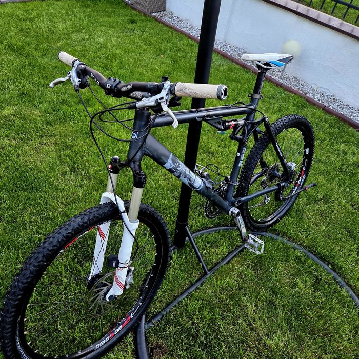 Bicicleta MTB FullSuspensie~frane disc hidraulice~XT Deore~Furca Rock AER~Halowtech SLX