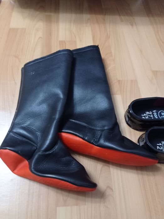 Мәсі   галошымен