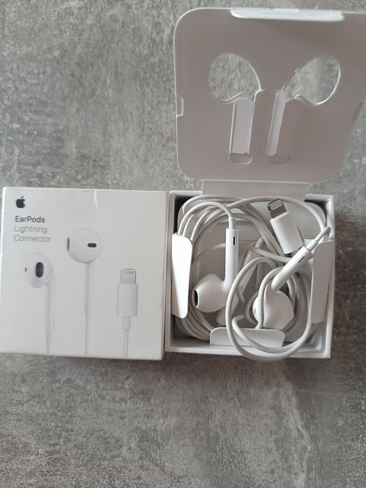 Apple iPhone 14 128GB Midnight + оригинална кутия и EarPods