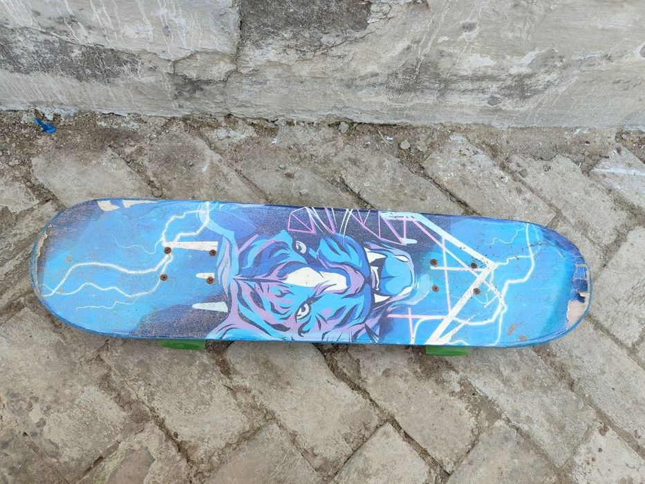 Skateboard sotiladi