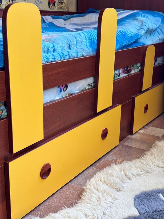 Двухярусная кровать