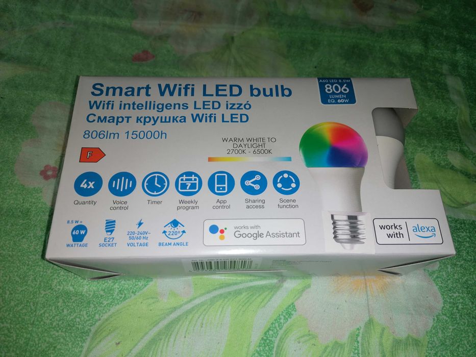 Продавам 4 броя чисто нови Smart крушки Е27