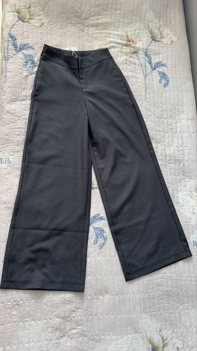 Классические брюки серого цвета