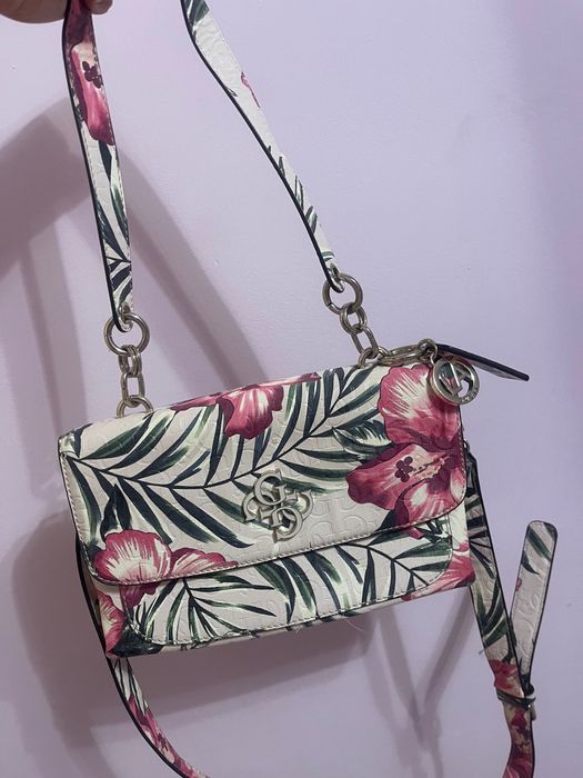 Разпродажба на маркови дамски чанти Guess, Love Moschino, Liu Jo, Karl Lagerfeld