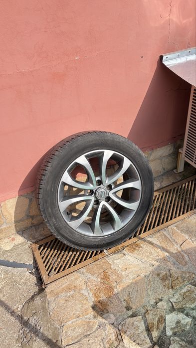 Продавам джанти  с летни гуми 17 цола за Nissan Juke
