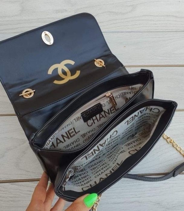 Geanta damă cu maner,logo metalic auriu, saculet, etichetă