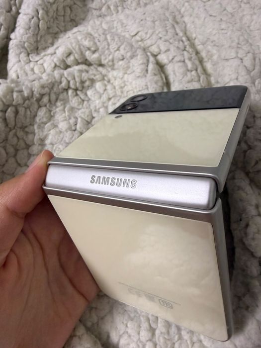 Продам Samsung Z Flip 3 256 gb