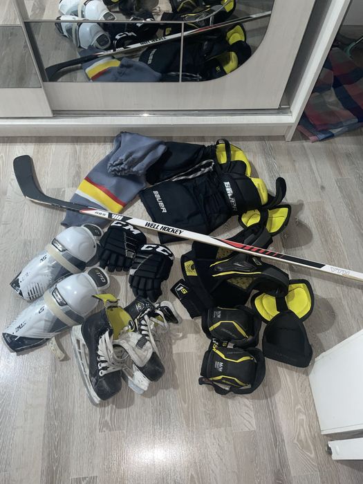 Продам хоккейную форму.