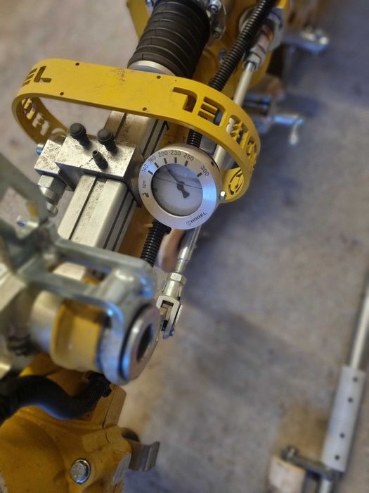 Masina de tirfonat-bulonat ROBEL 30.82