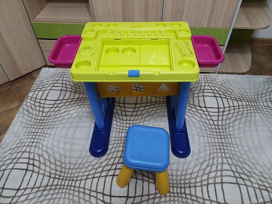 Доска и Столик для игр и рисования и лепки