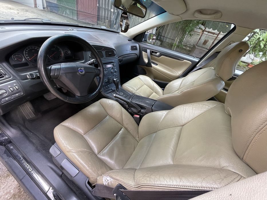 Vând Volvo S60 (an 2004) – RADIAT DEFINITIV pentru piese / donatoare