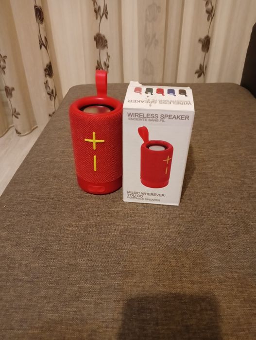 Boxă bluetooth rosie