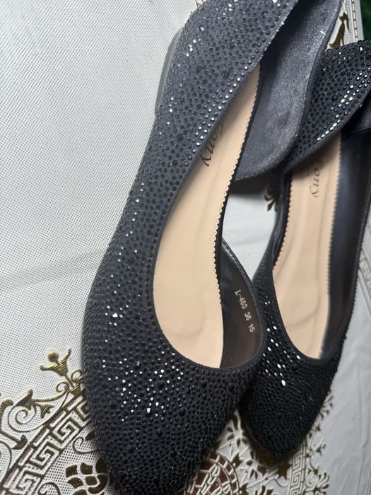 Продам балетки с камнями