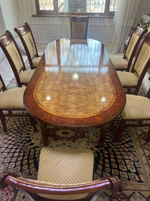 Продаю стол и 12 стуля.