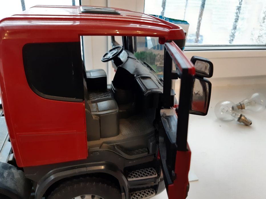 Модель машинка 1:16