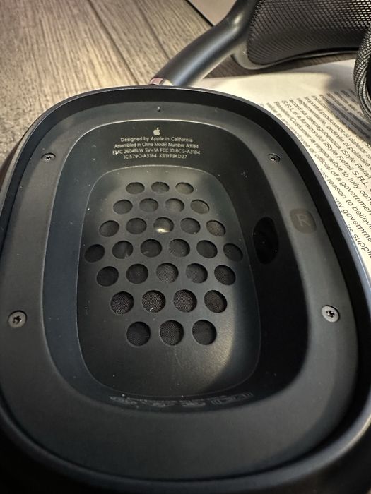 AirPods Max Apple