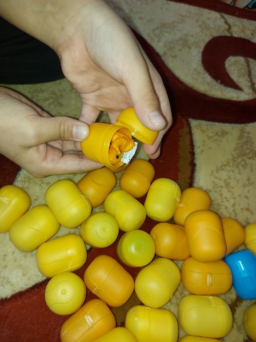 Киндерные игрушки для меленьких детей