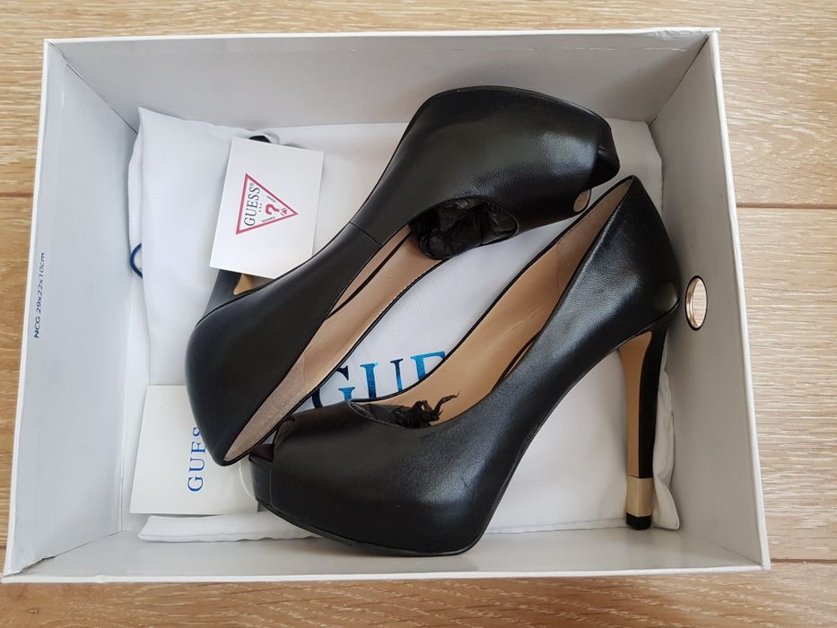 Туфли чёрные Guess