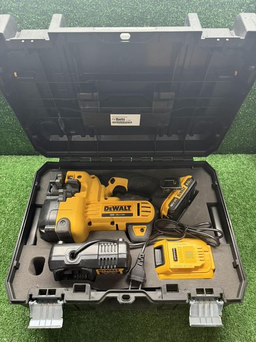 Акумулаторна машина за рязане на шпилки DeWALT DCS350