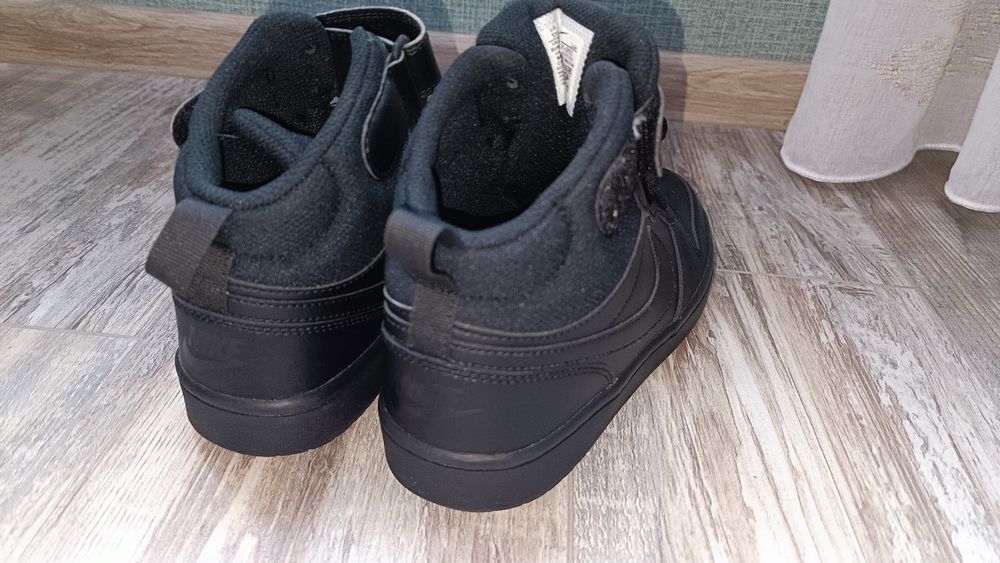 Дамски кецове Nike Air 37.5 Черни много запазени