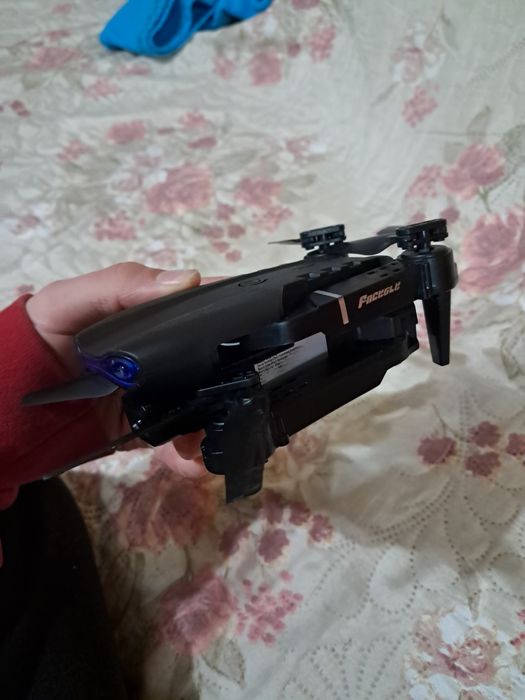 Продавам дрон E99 PRO