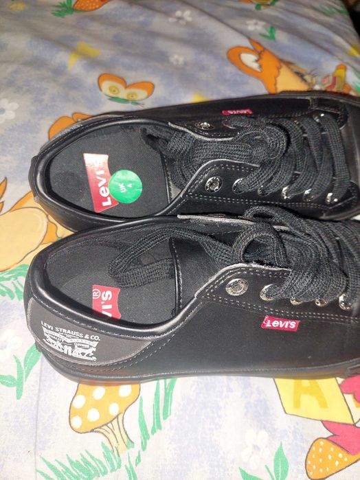 LEVIS нови оригинални 37н