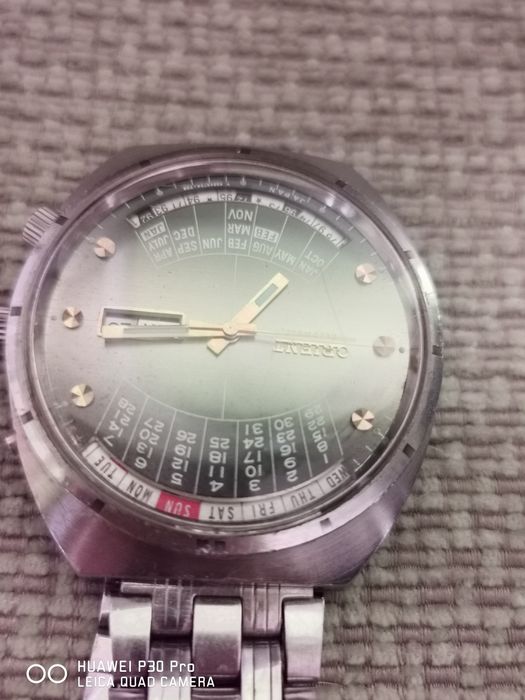 Продавам часовници orient