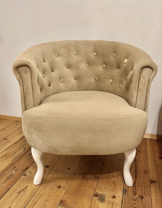 Ново бежово кресло