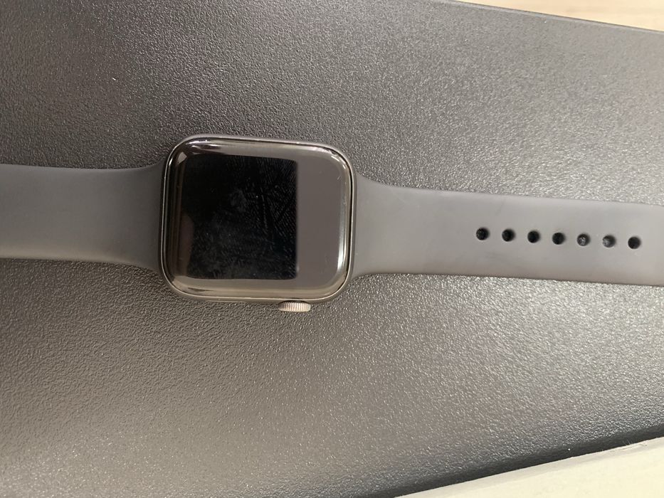 Продам часы apple watch 4