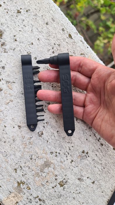 Sog Powerpint мултитуул с оригиналния калъф и комплект битове